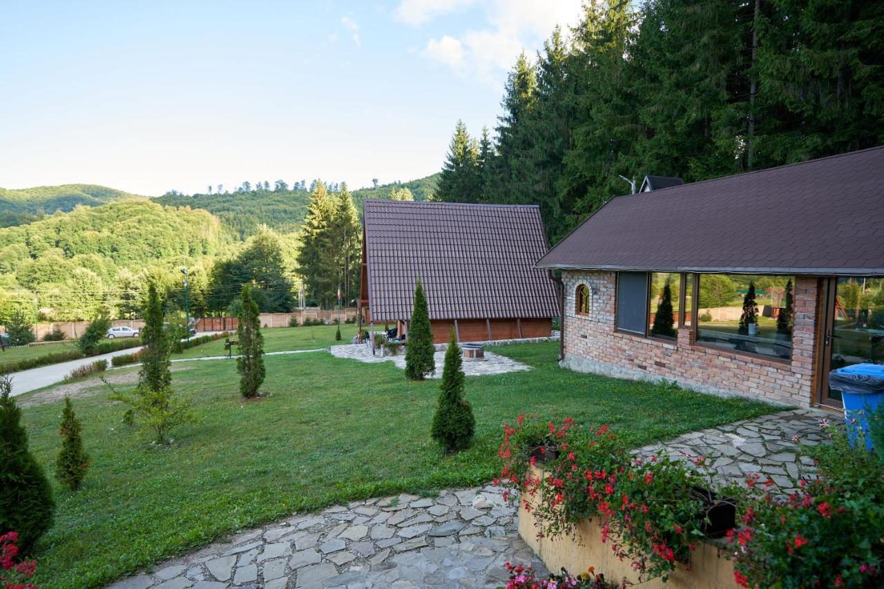 Green Property Dofteana Kültér fotó